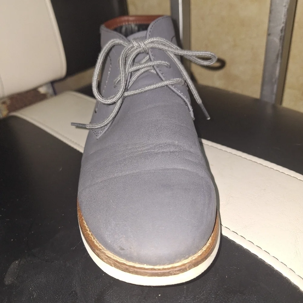 Calvin Klein Men's Gray Lace-Up Butter Soft Shoes In A Size 9M. Office, Casual